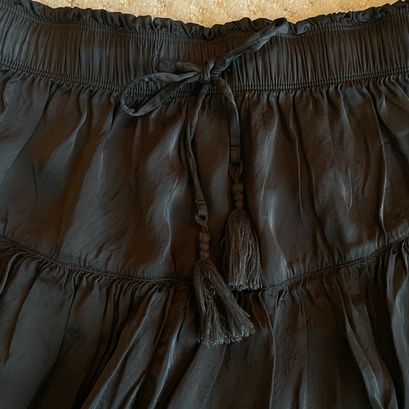 Aerie Ruffle Tiered Viscose Mini Skirt Washed Black/Gray - Picture 3 of 6